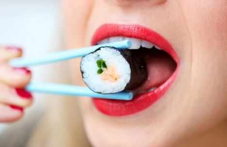 Menu diet Jepun tidak mempunyai sushi eksotik, semua produk mudah dan biasa. 